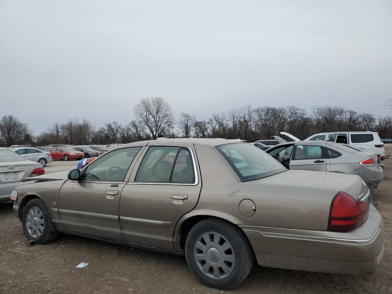2005 Mercury Grand Marquis - Image 2