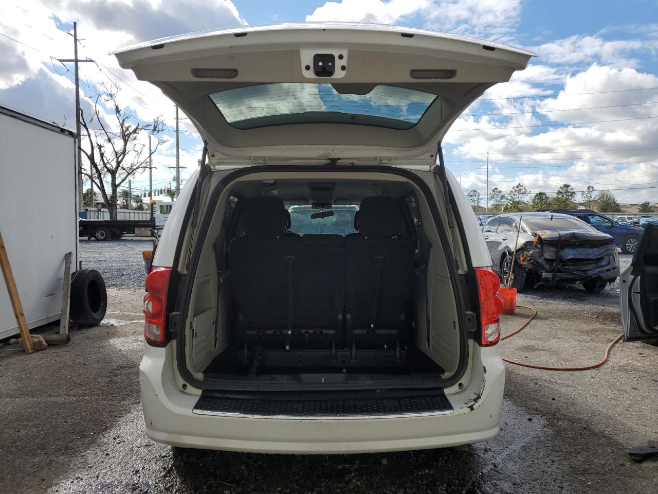 2016 Dodge Caravan - Image 6