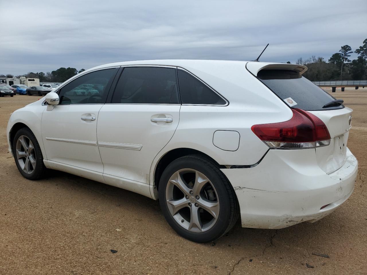 2014 Toyota Venza - Image 2