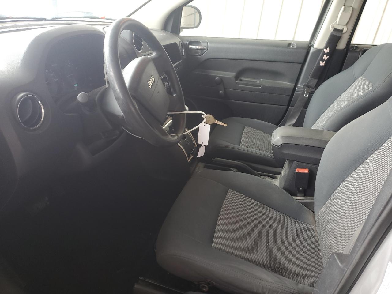 2010 Jeep Compass - Image 7