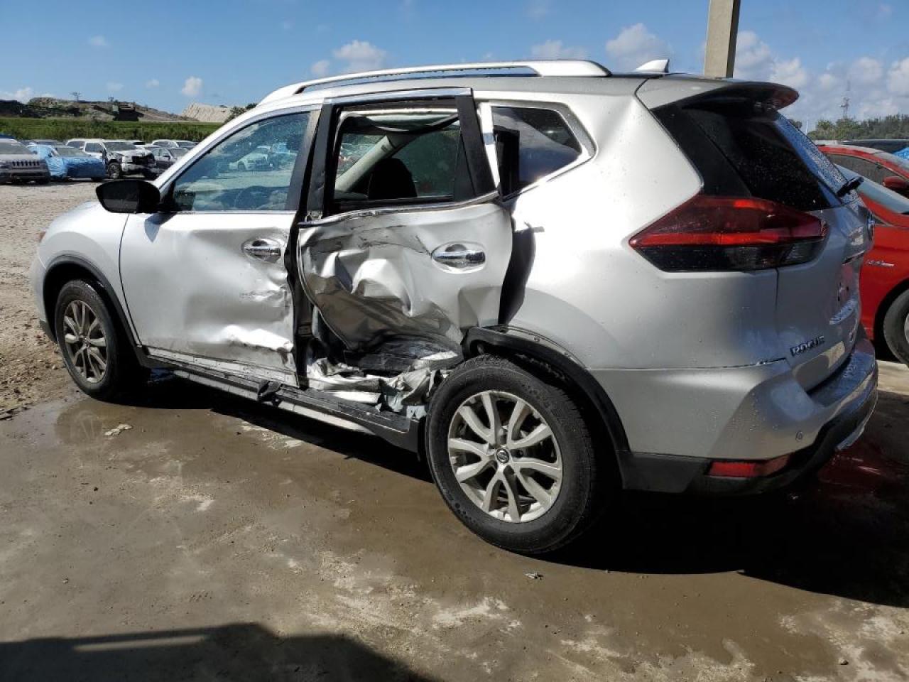 2020 Nissan Rogue - Image 2