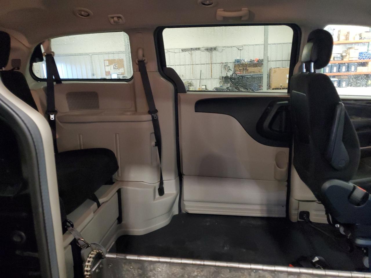 2013 Dodge Caravan - Image 12