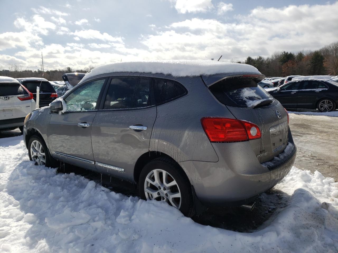 2011 Nissan Rogue - Image 2