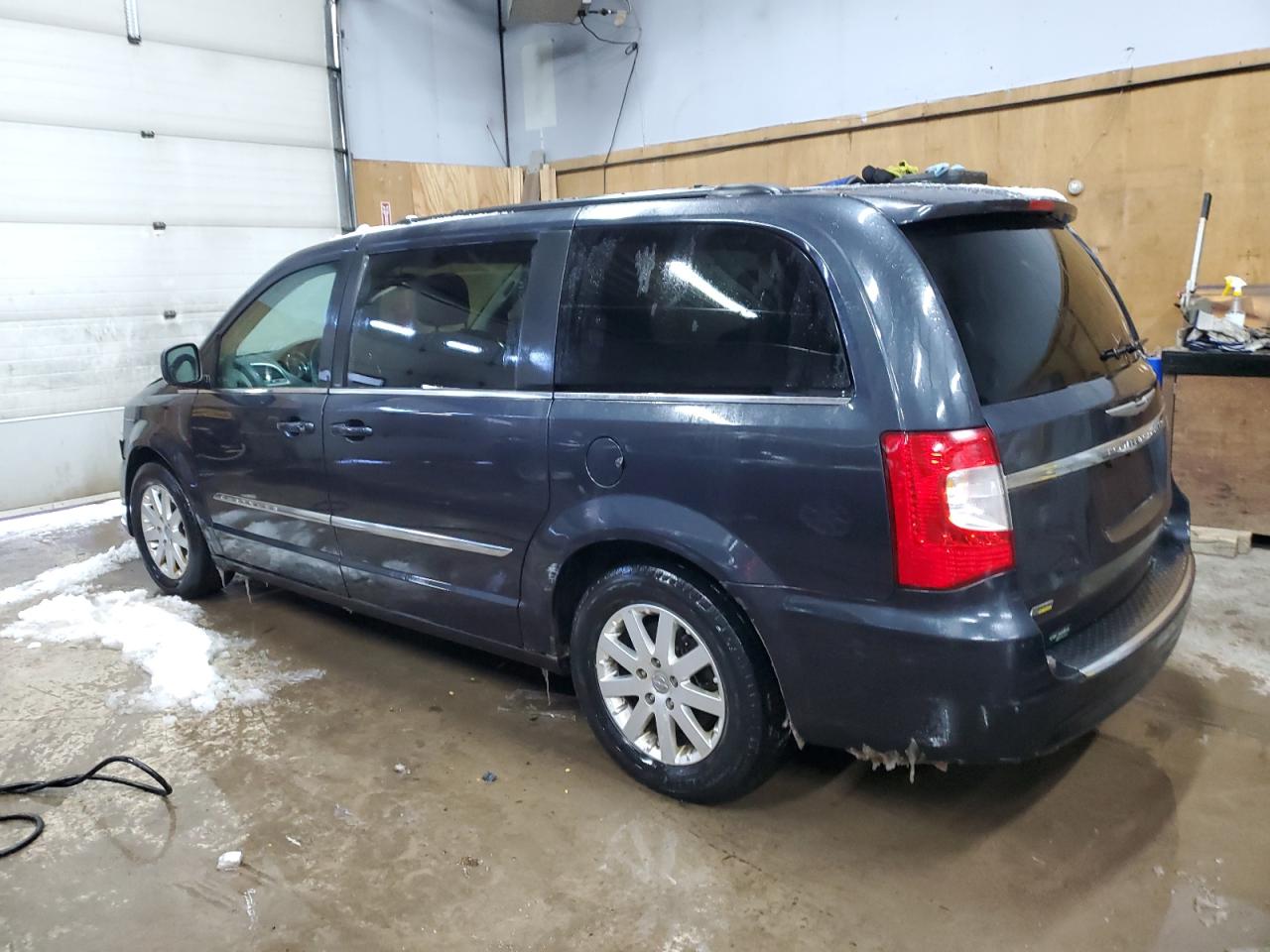 2014 Chrysler Town & Country - Image 2