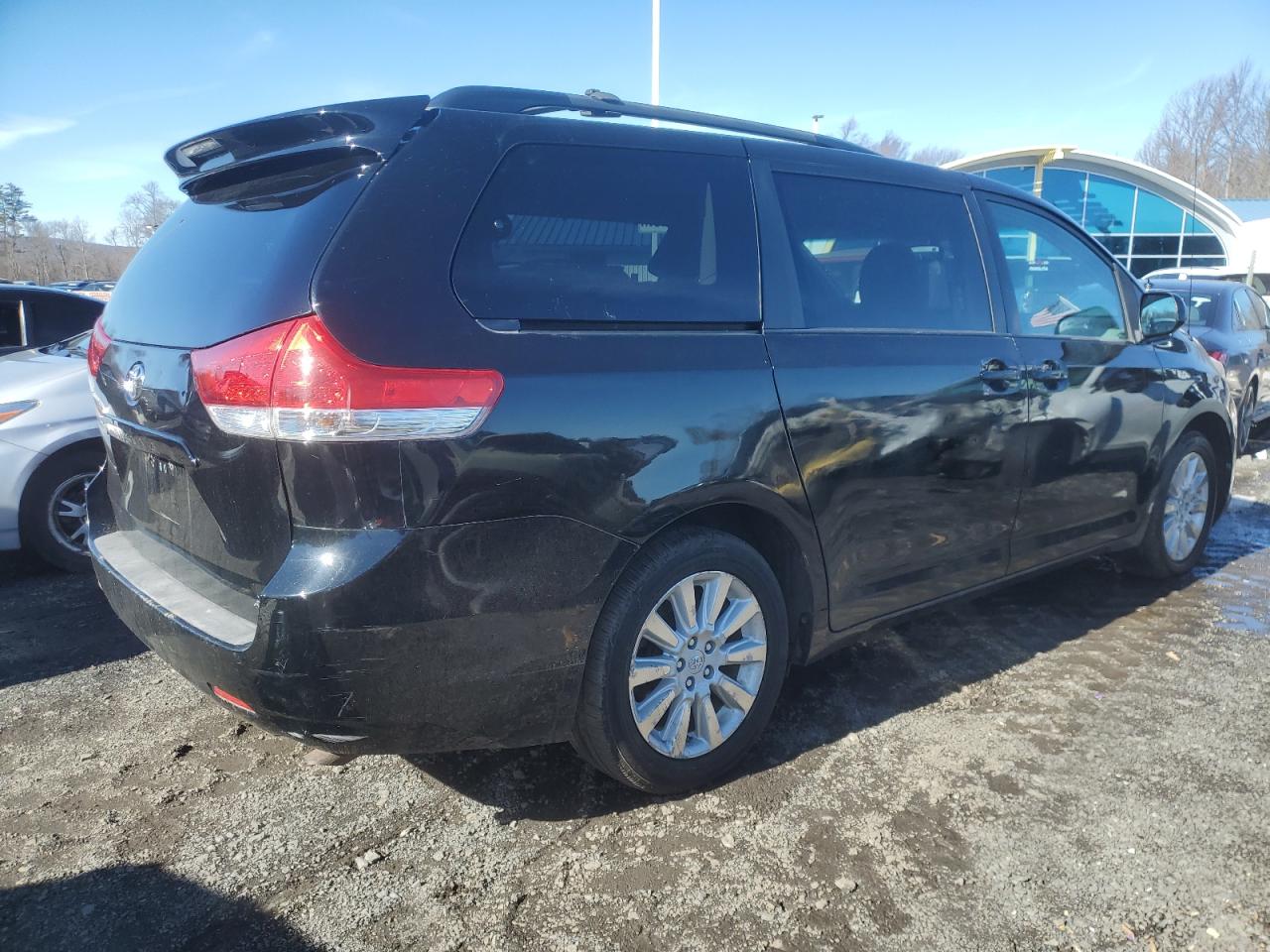 2013 Toyota Sienna - Image 3