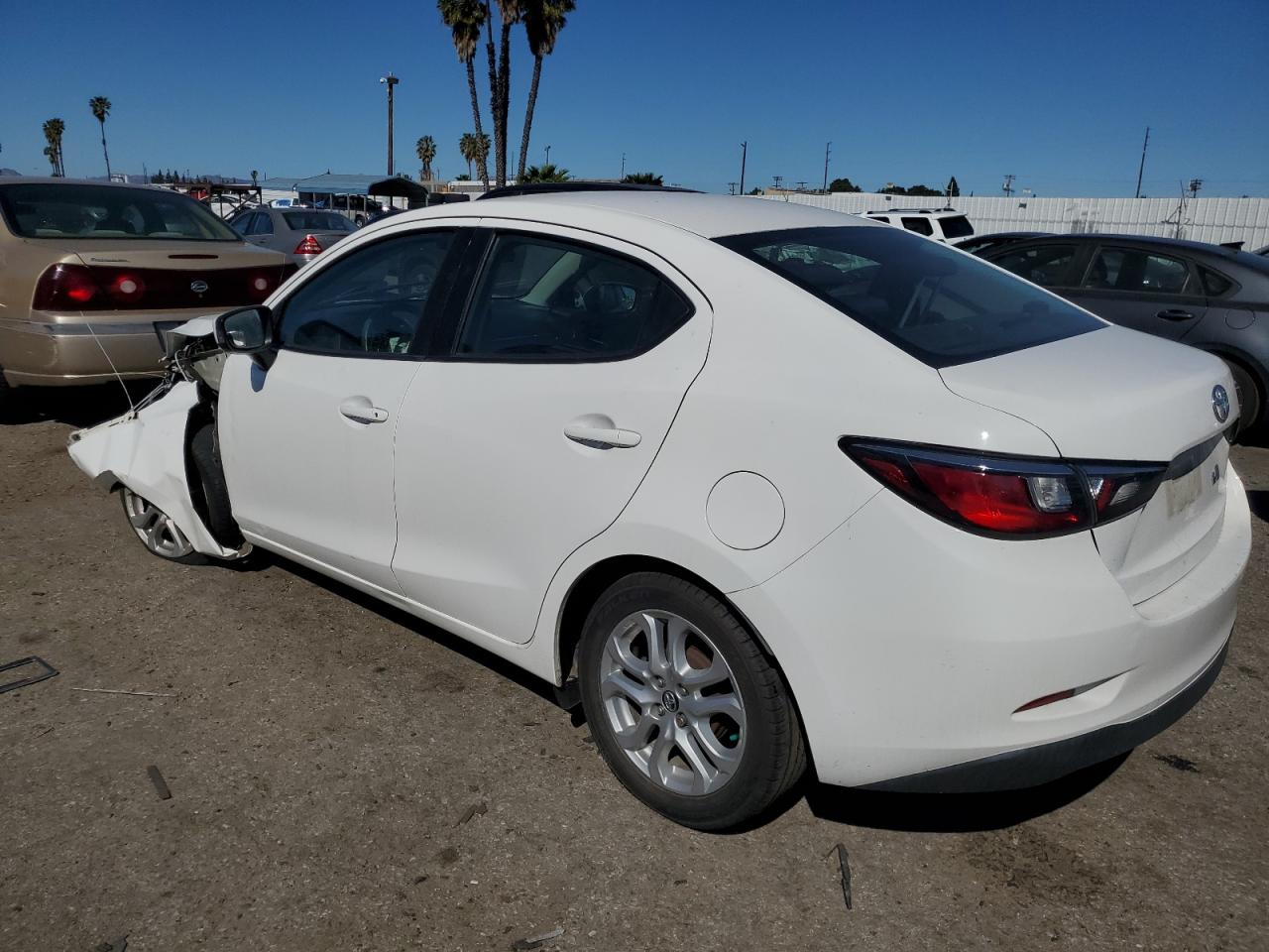 2017 Toyota Yaris - Image 2