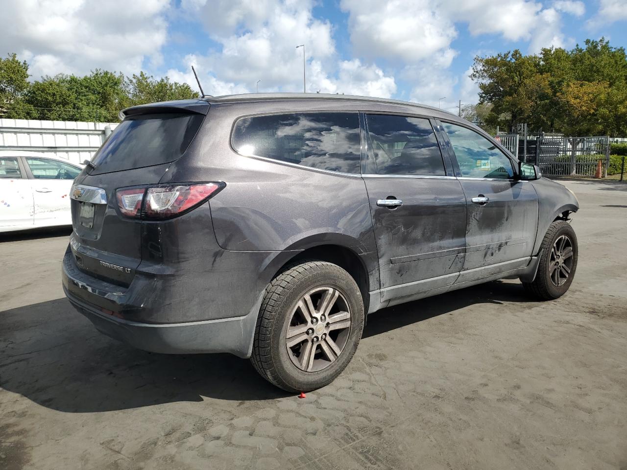 2015 Chevrolet Traverse - Image 3