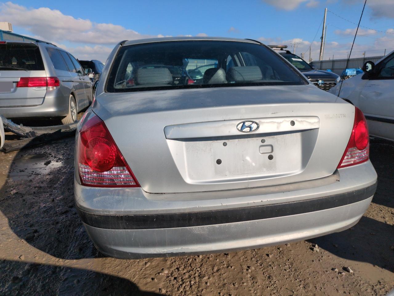 2004 Hyundai Elantra - Image 6