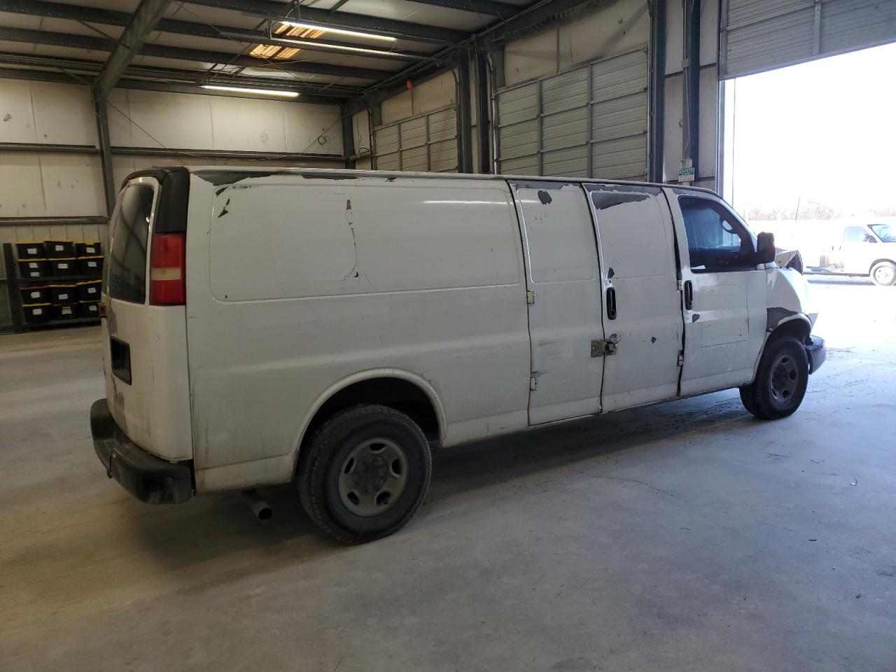 2011 Chevrolet Express - Image 3
