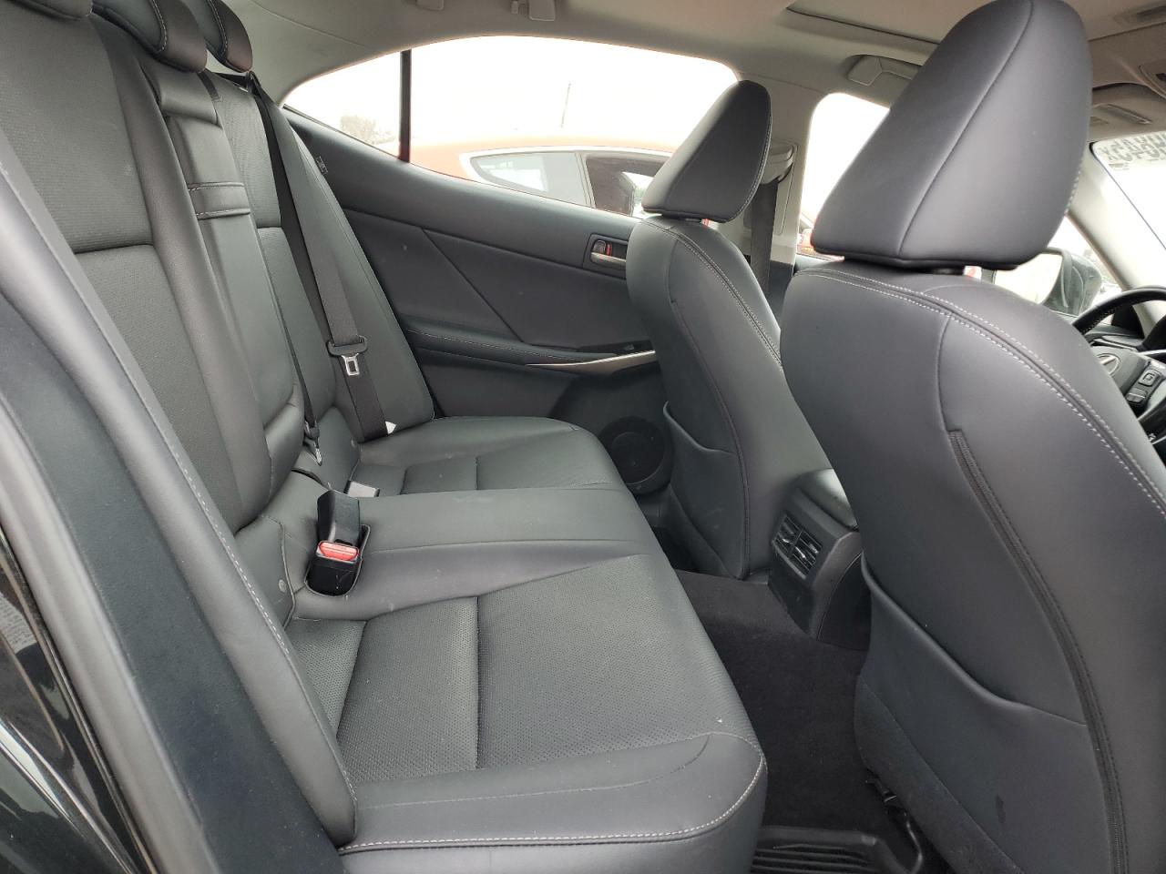 2018 Lexus IS - Image 10