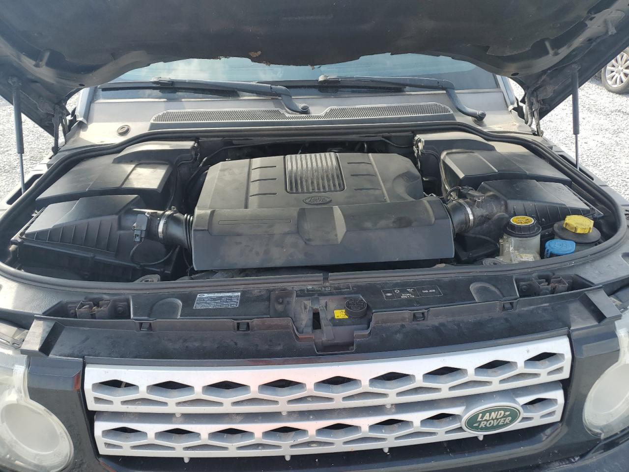 2013 Land Rover LR4 - Image 12