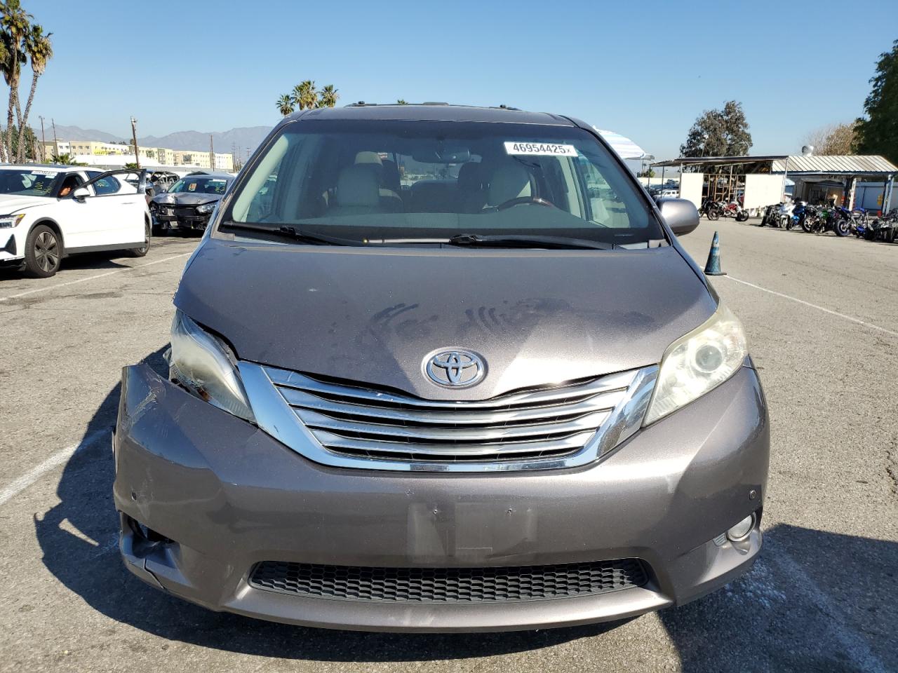 2012 Toyota Sienna - Image 5