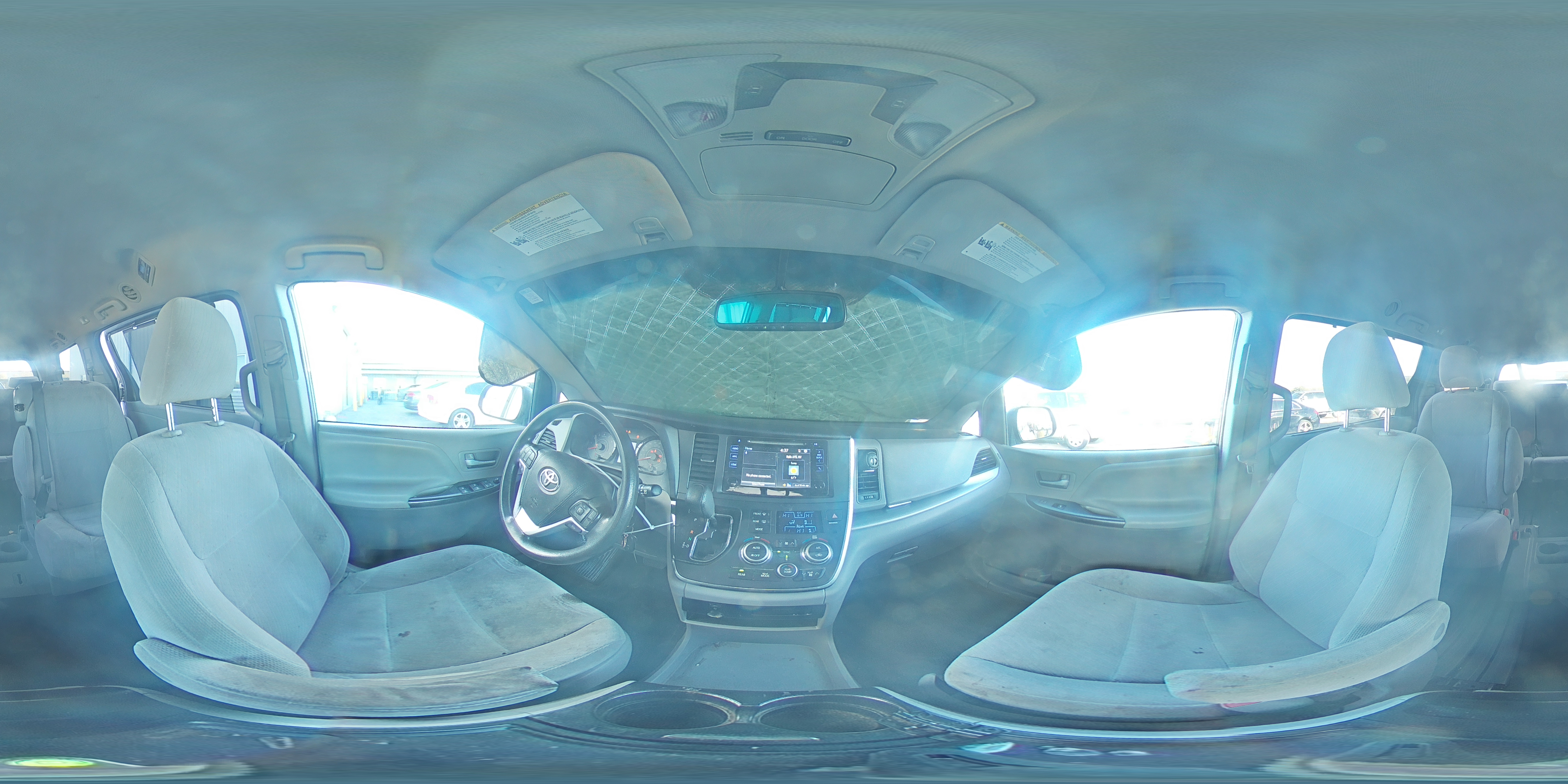 2017 Toyota Sienna - Image 16