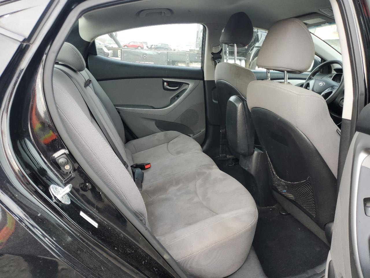2015 Hyundai Elantra - Image 10