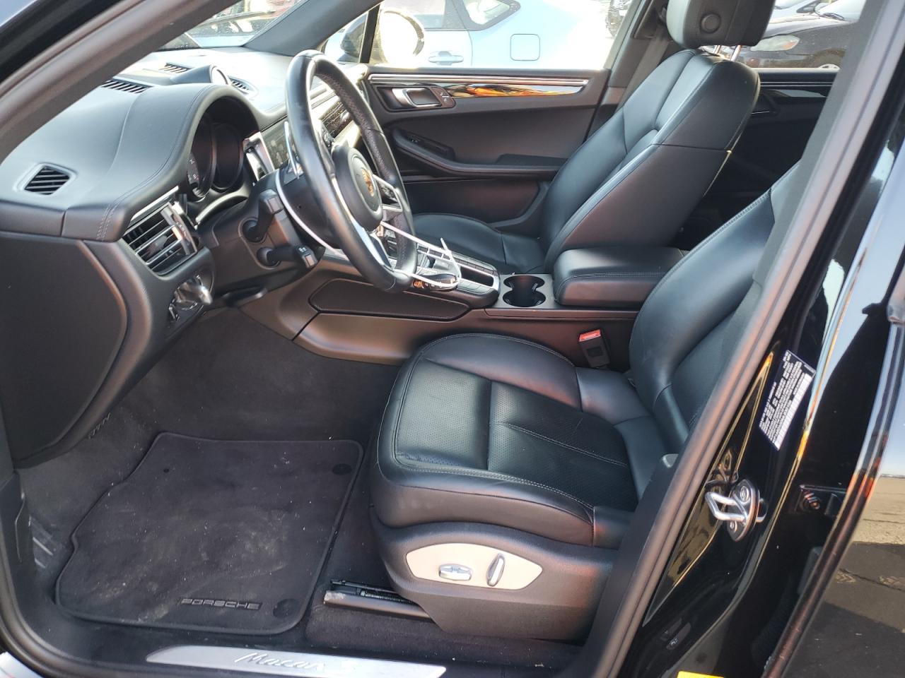 2021 Porsche Macan - Image 7