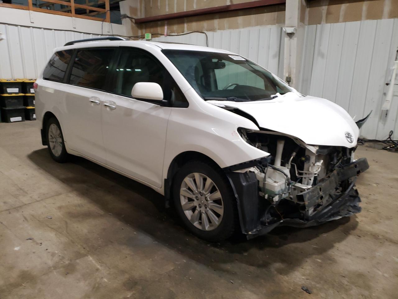2014 Toyota Sienna - Image 4