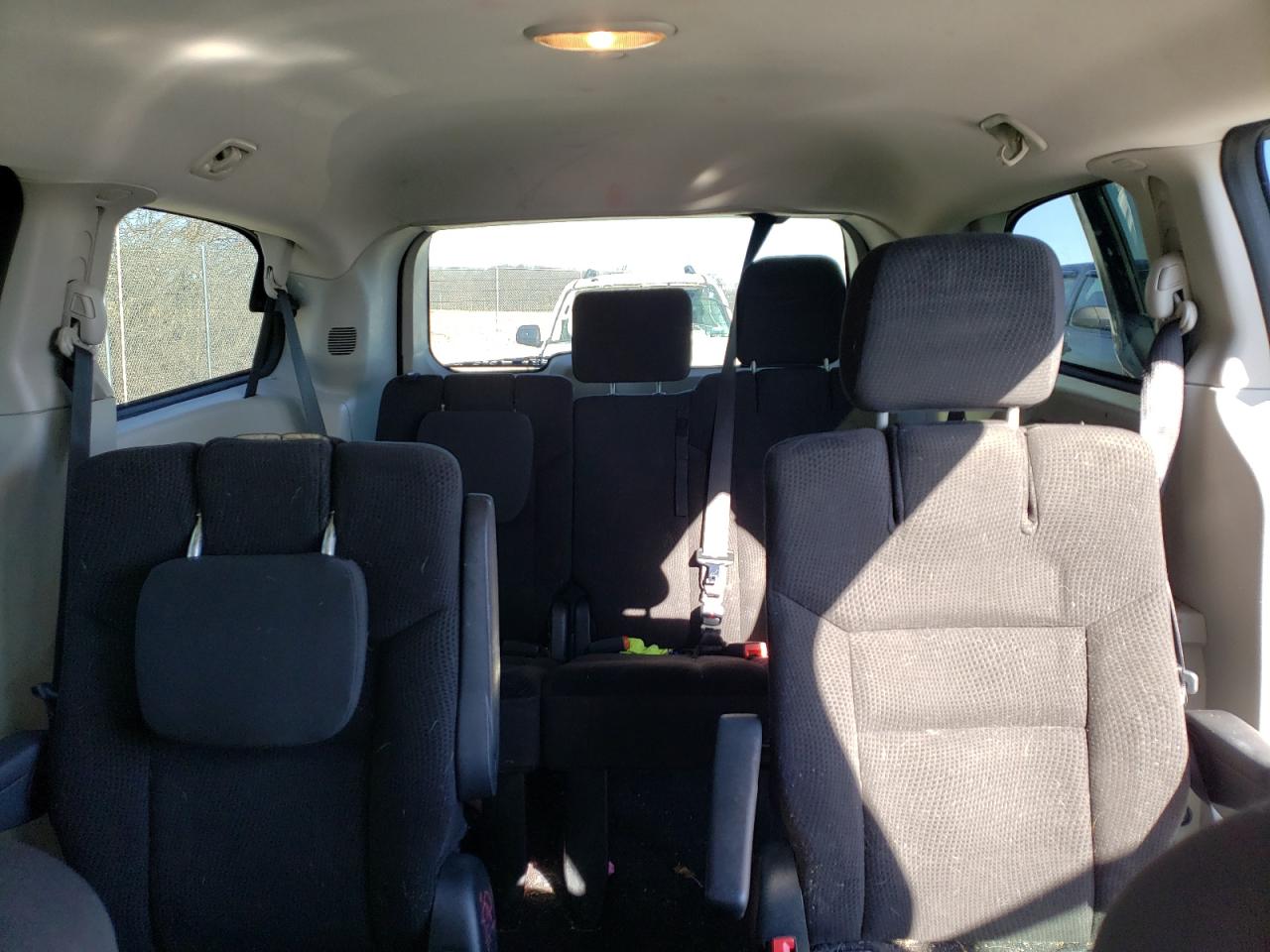 2017 Dodge Caravan - Image 10