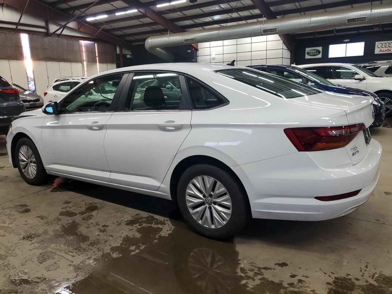 2019 Volkswagen Jetta - Image 2