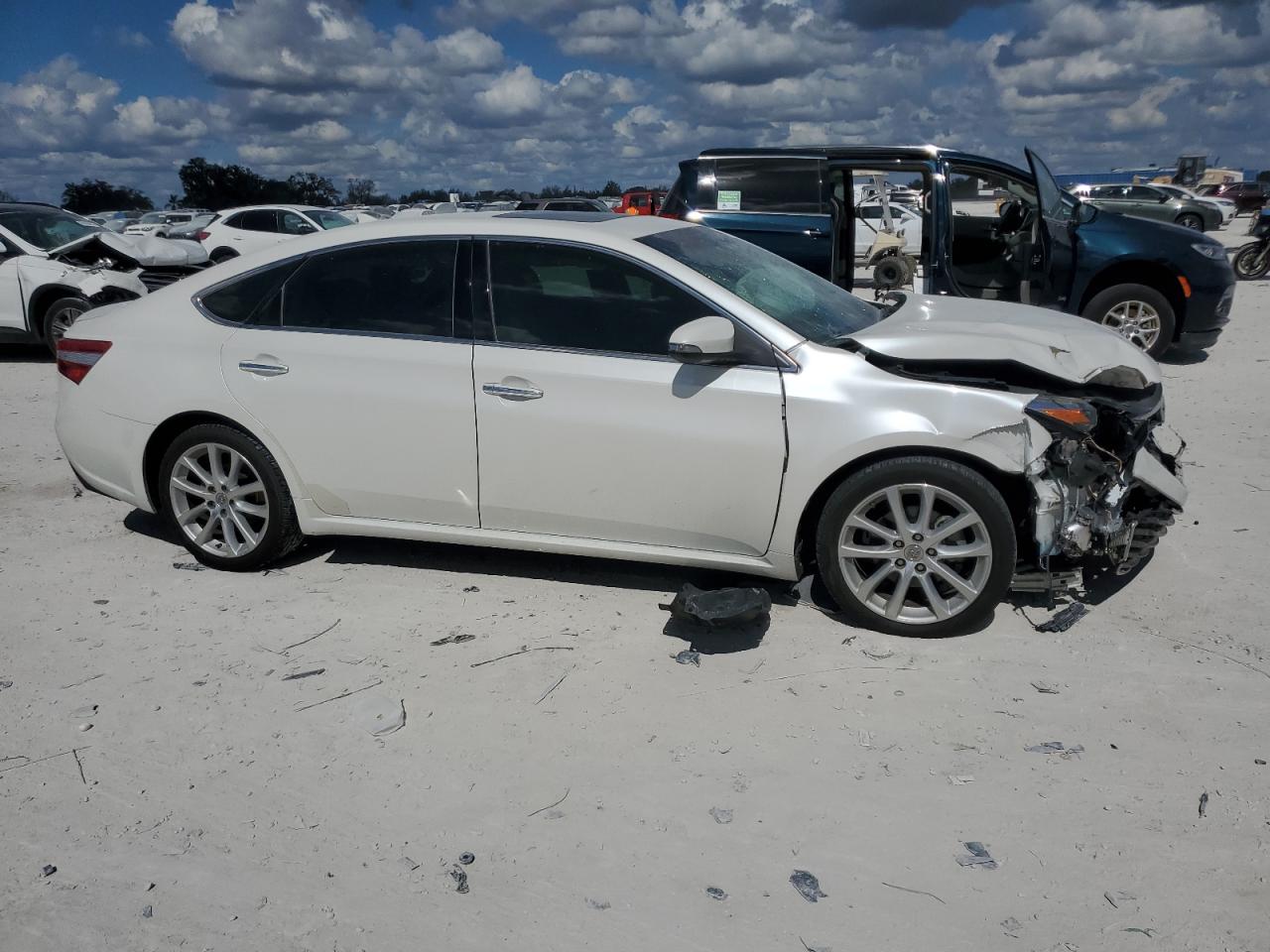 2014 Toyota Avalon - Image 4