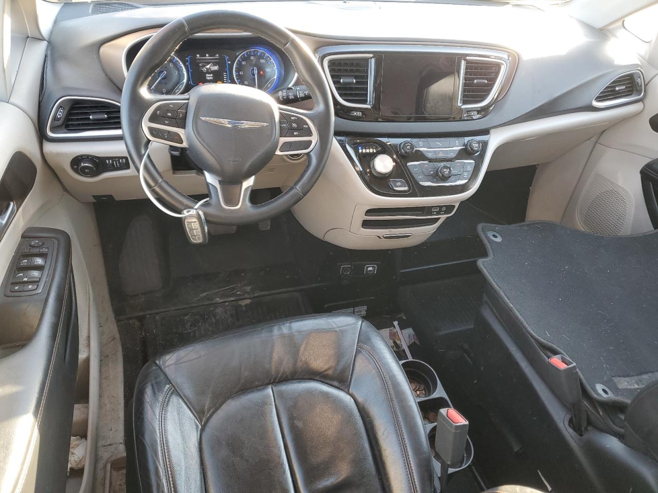 2017 Chrysler Pacifica Touring L VIN: 2C4RC1BG1HR688719 Lot: 45685795