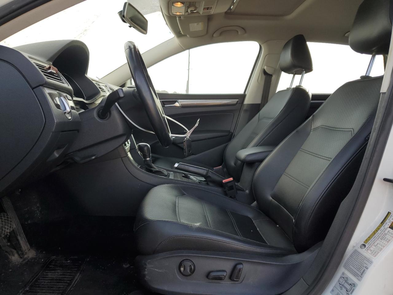 2017 Volkswagen Passat - Image 7