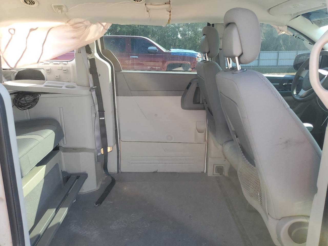 2010 Dodge Caravan - Image 11