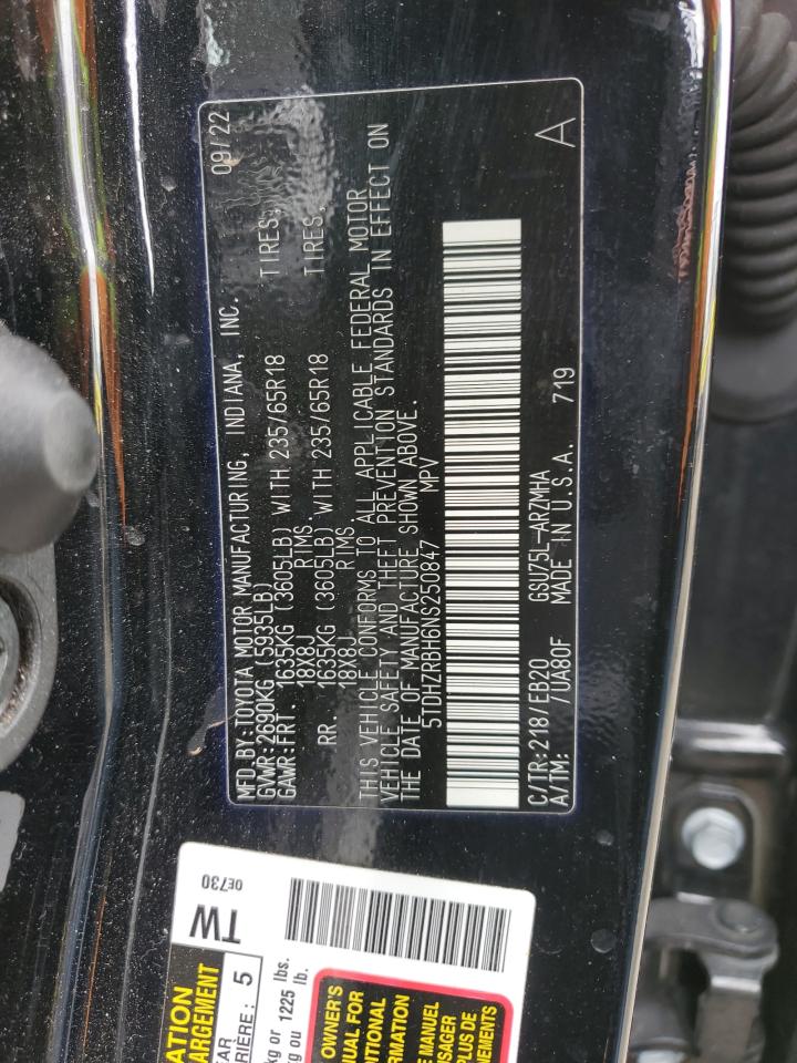 2022 Toyota Highlander - Image 13