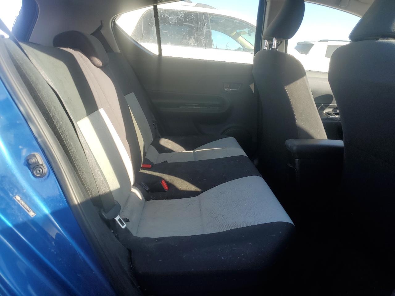 2016 Toyota Prius - Image 10