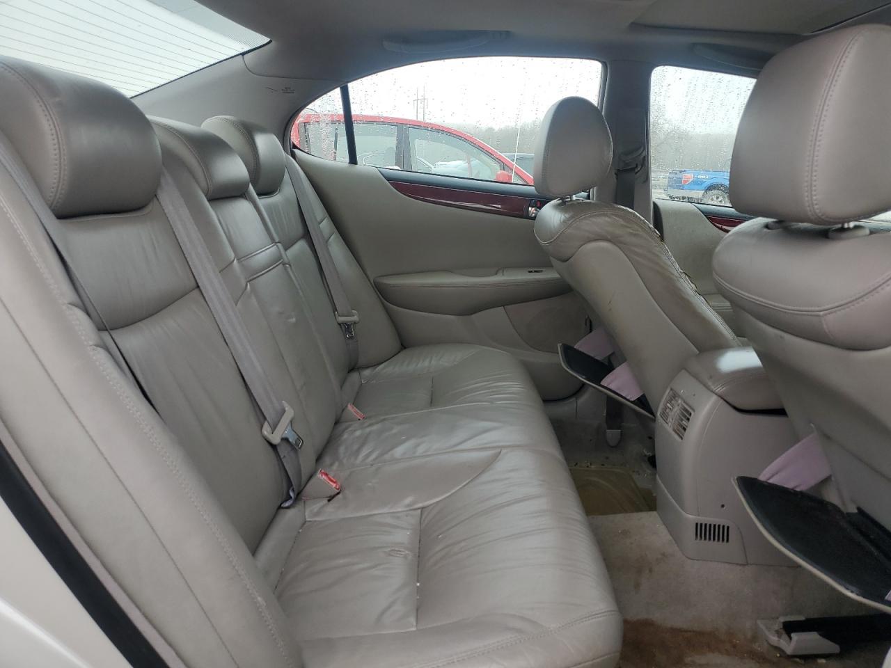 2003 Lexus ES - Image 10