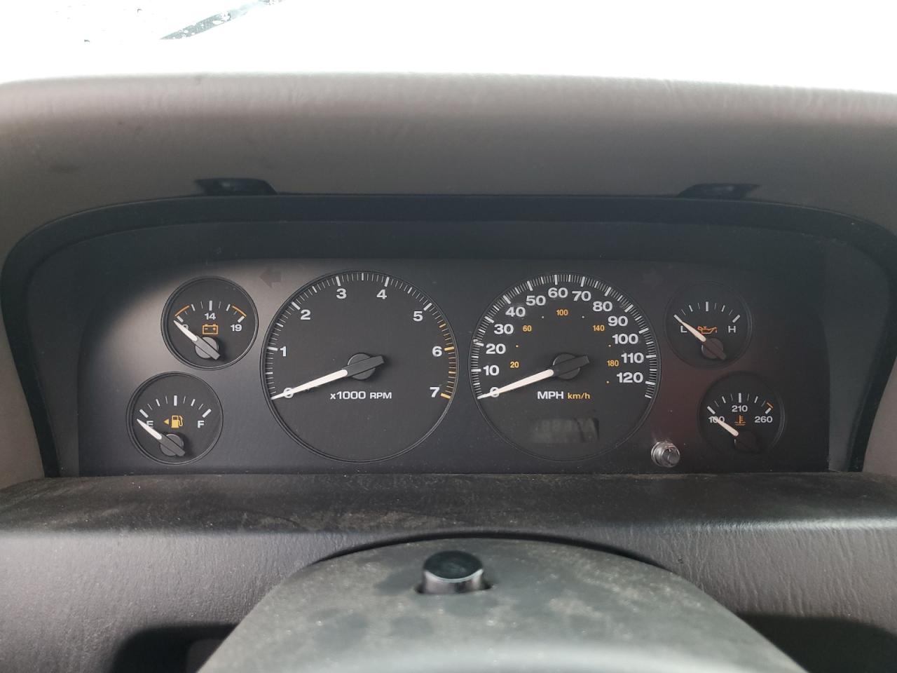 2004 Jeep Grand Cherokee - Image 9