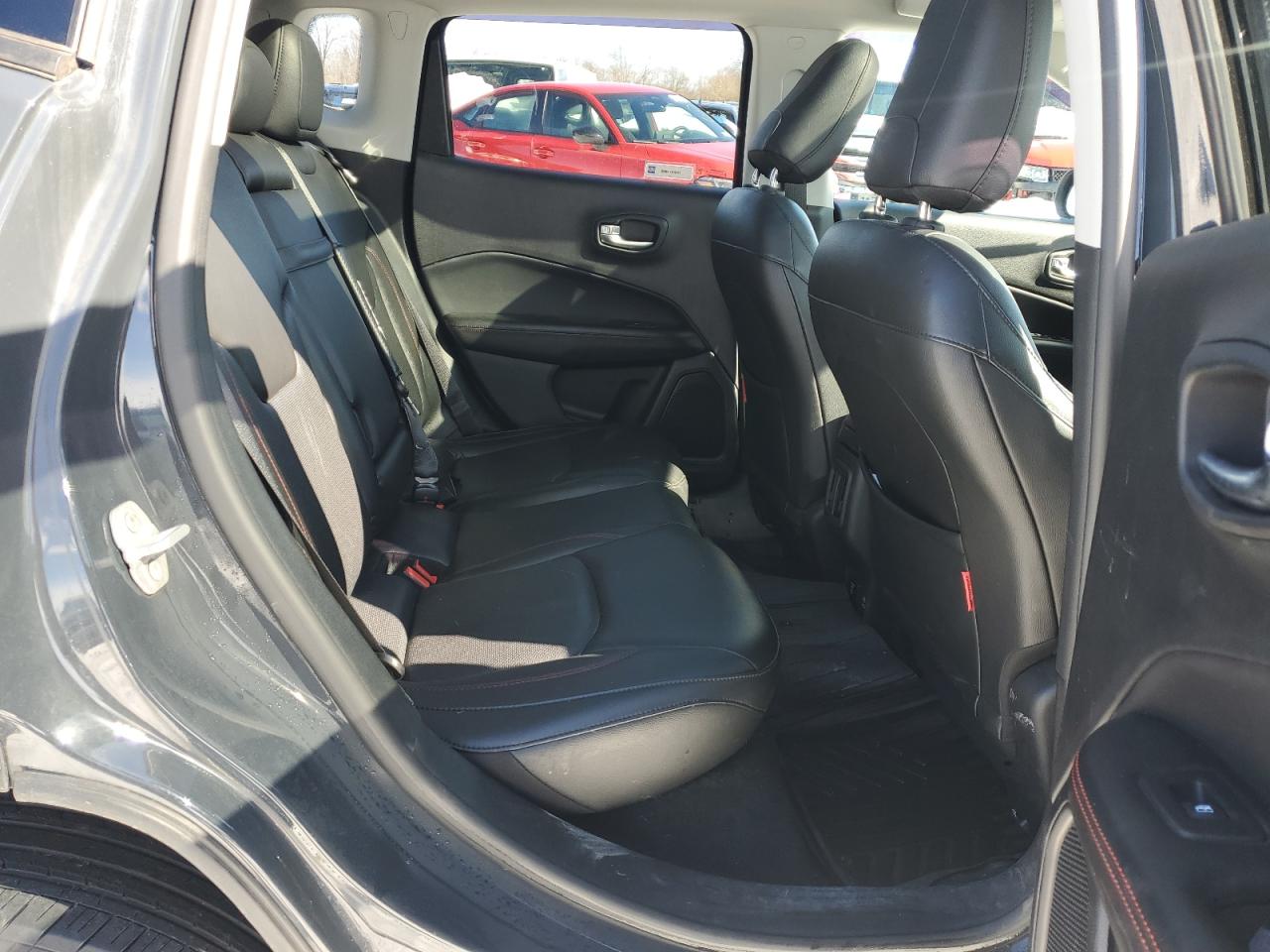 2018 Jeep Compass - Image 12