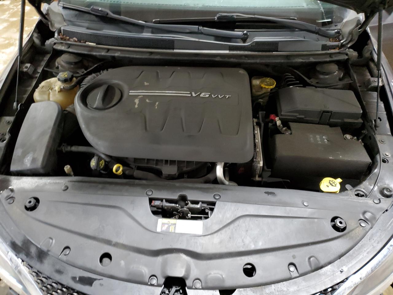 2016 Chrysler 200 - Image 13