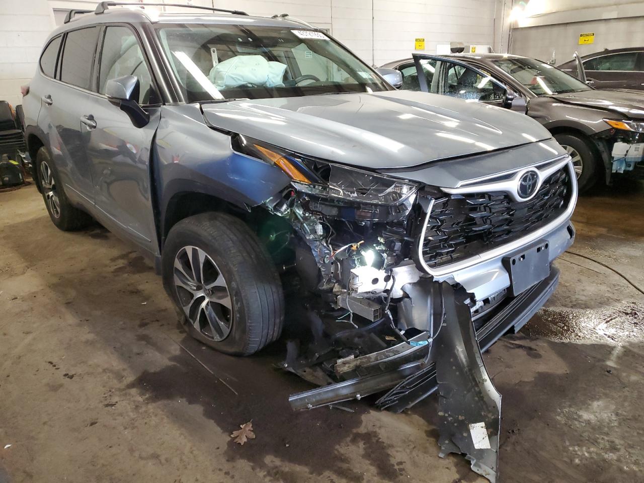 2022 Toyota Highlander - Image 4