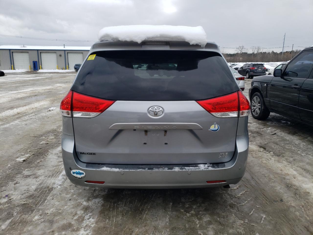 2011 Toyota Sienna - Image 6