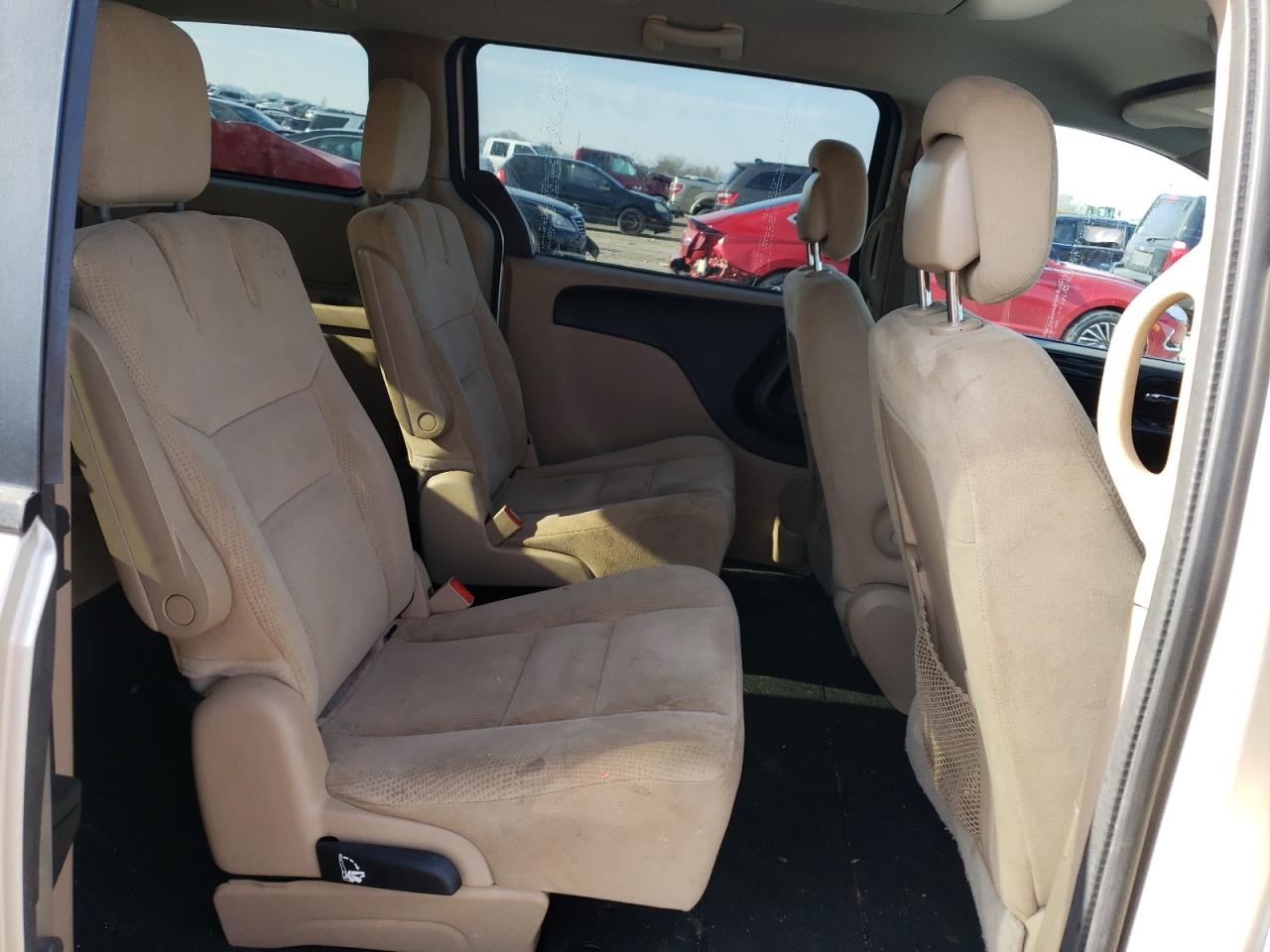 2016 Dodge Caravan - Image 11