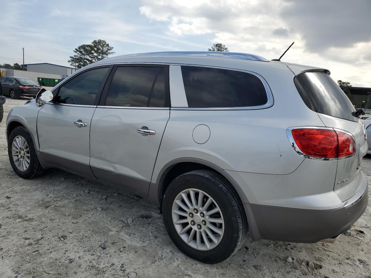 2010 Buick Enclave - Image 2