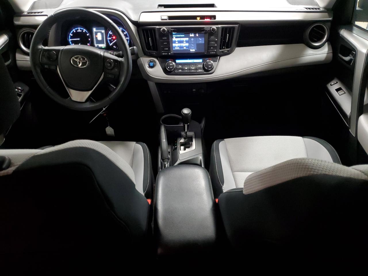 2017 Toyota RAV 4 - Image 8