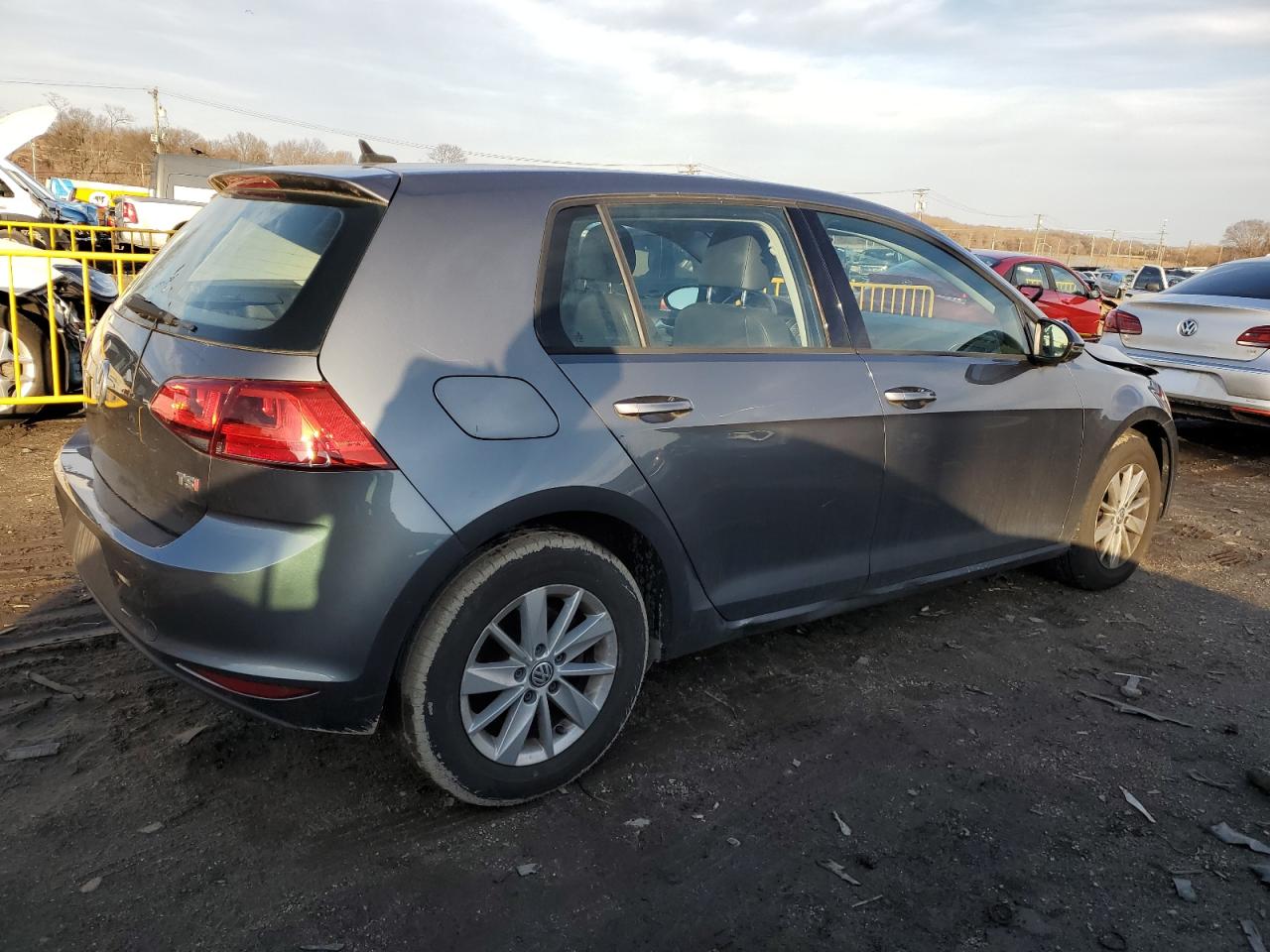 2015 Volkswagen Golf - Image 3