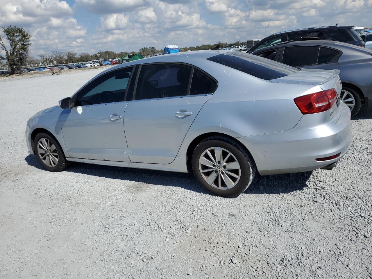2015 Volkswagen Jetta - Image 2