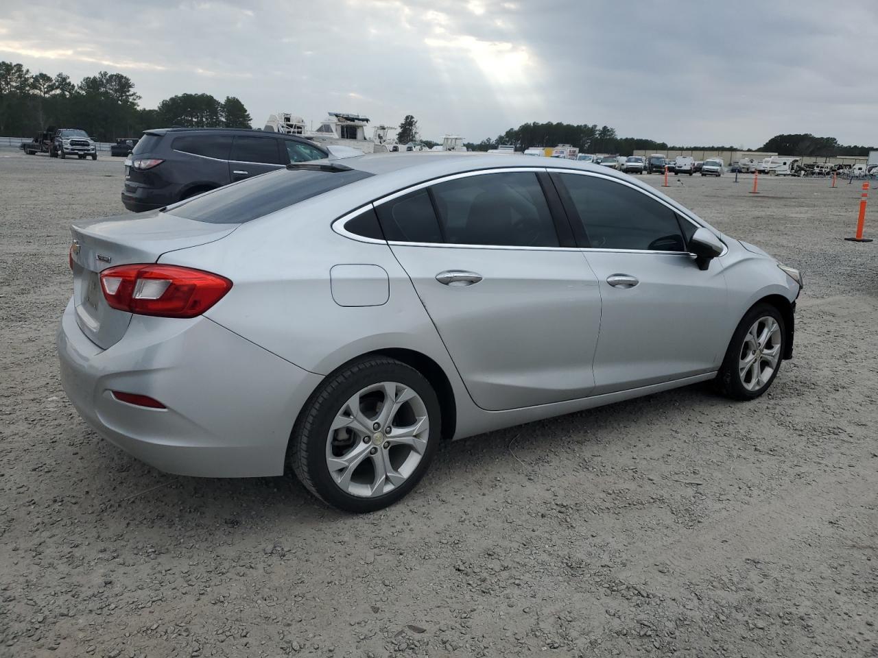 2017 Chevrolet Cruze - Image 3