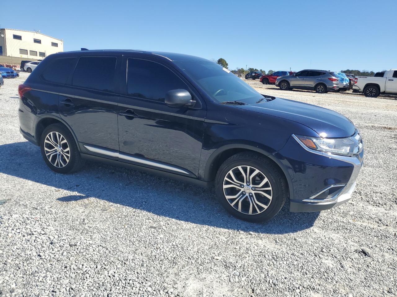 2018 Mitsubishi Outlander - Image 4