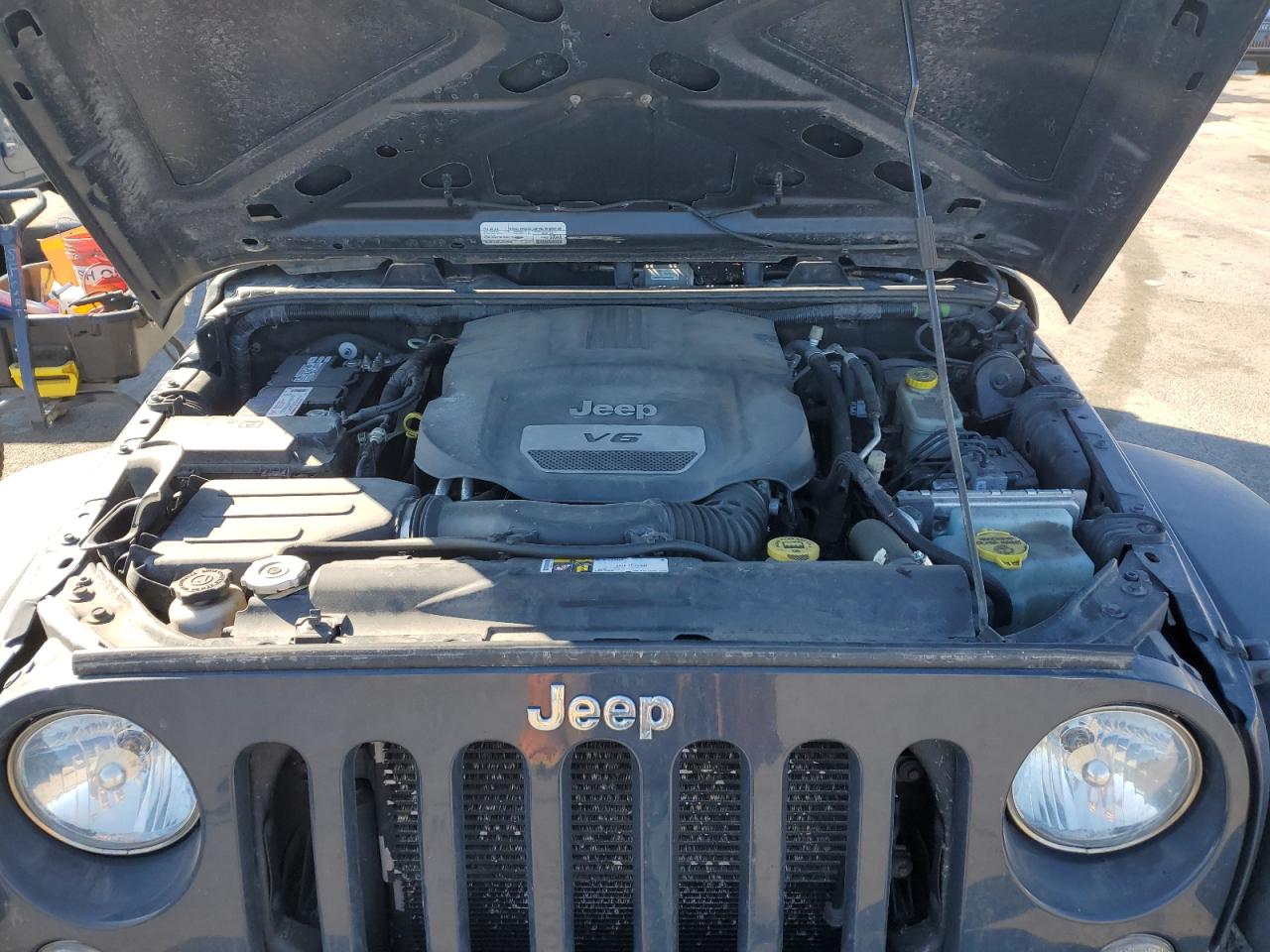 2016 Jeep Wrangler - Image 12