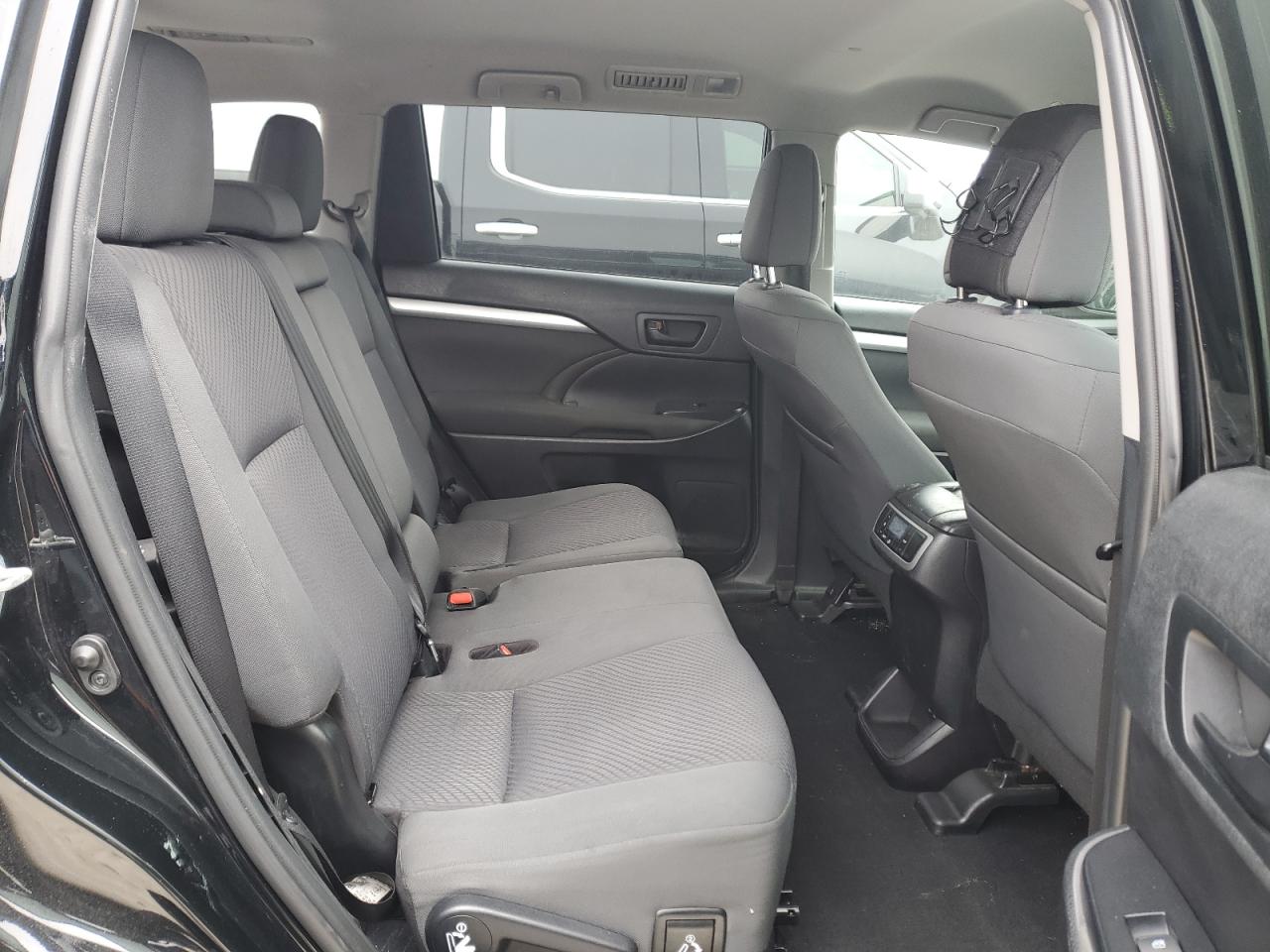 2019 Toyota Highlander - Image 11