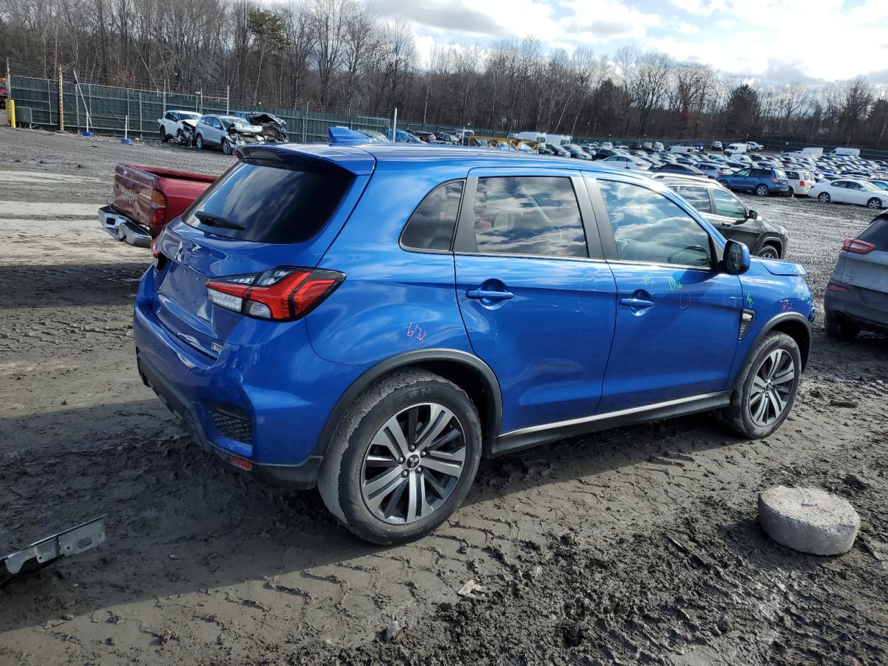 2020 Mitsubishi Outlander - Image 3