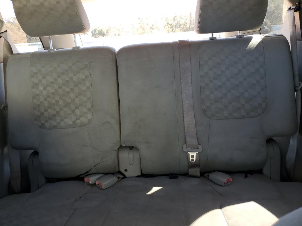 2005 Chevrolet Equinox - Image 10
