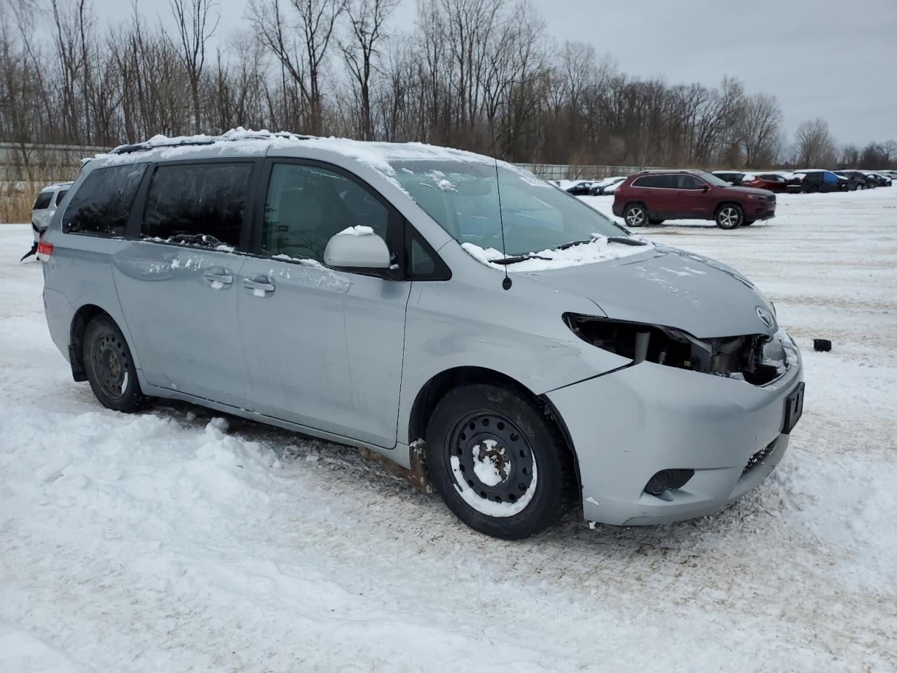 2011 Toyota Sienna - Image 4
