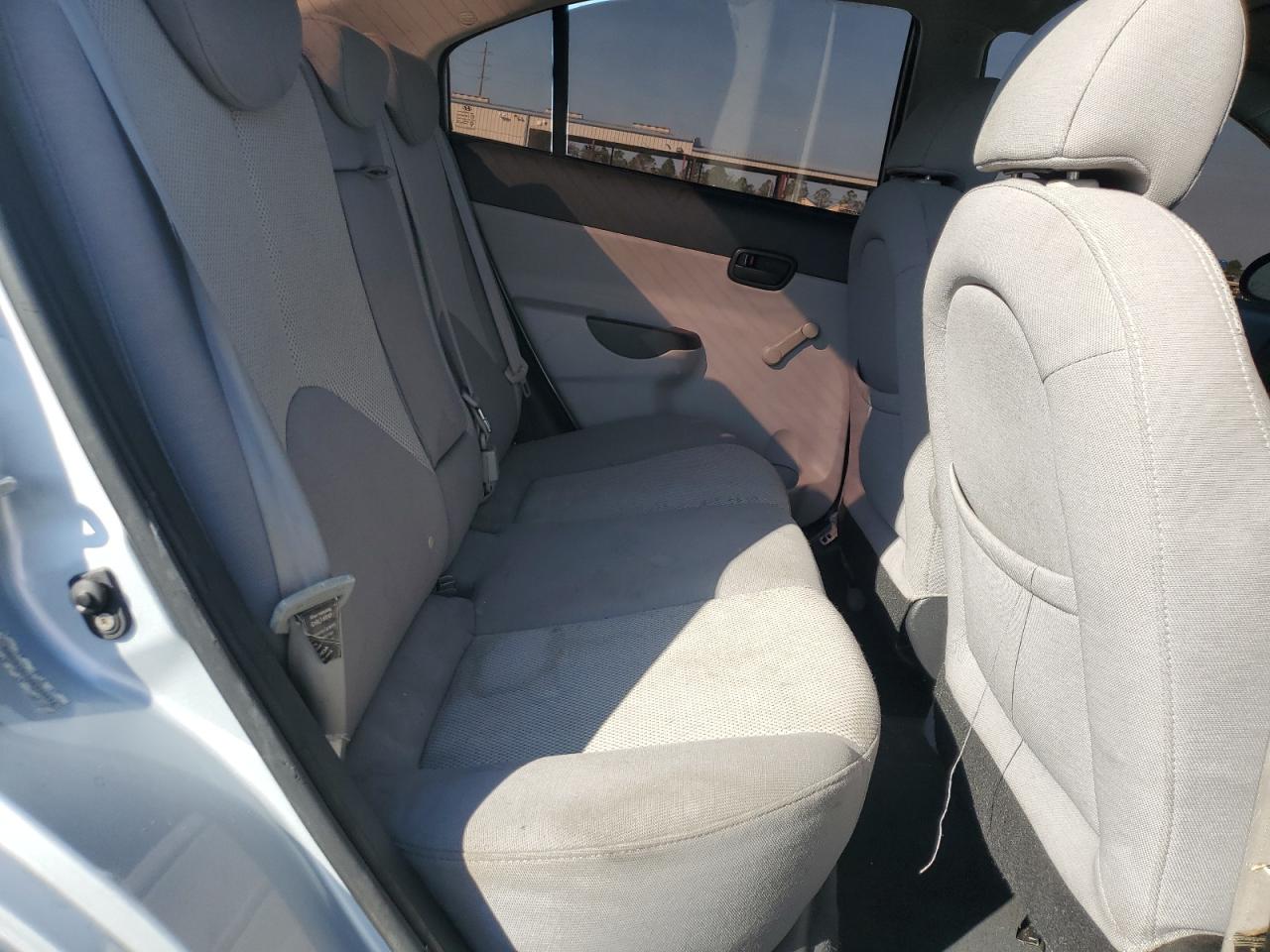 2008 Hyundai Accent - Image 10