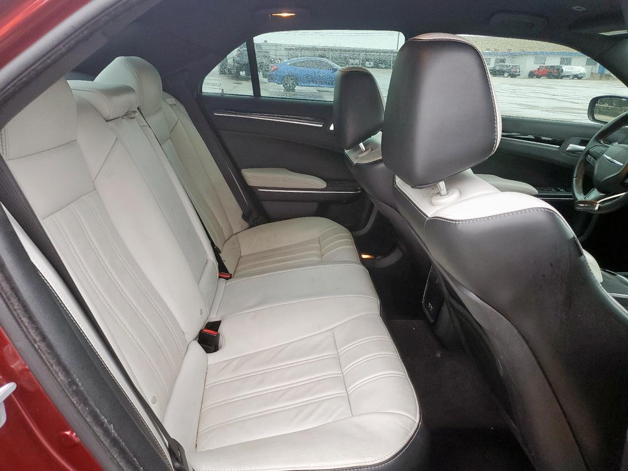 2018 Chrysler 300 - Image 10