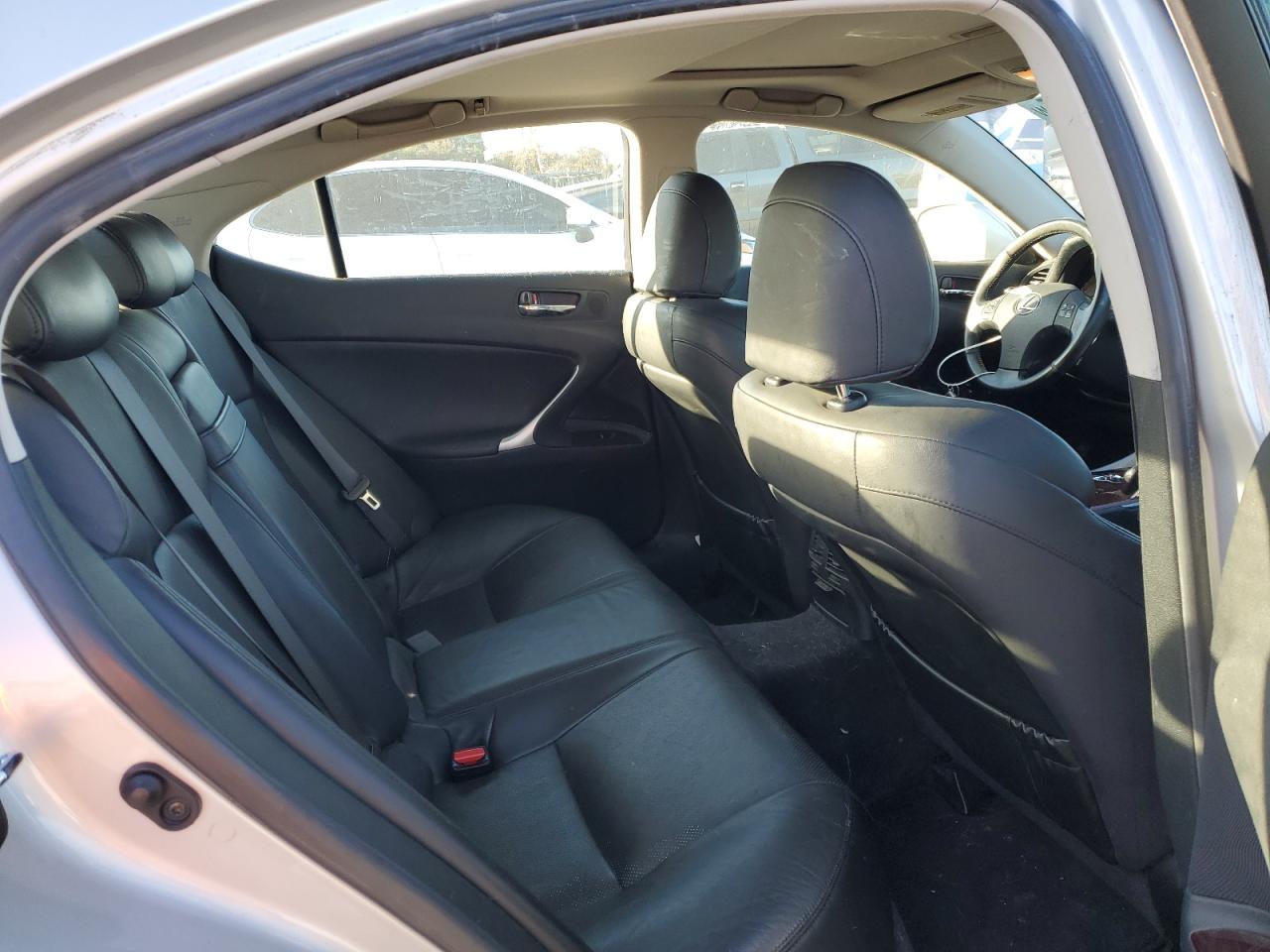 2008 Lexus IS - Image 10