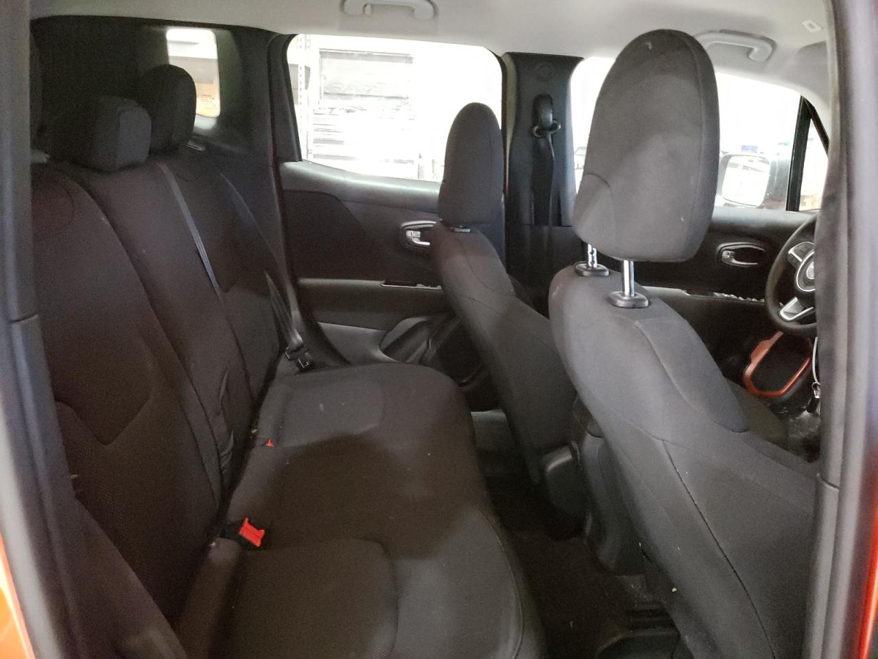 2020 Jeep Renegade - Image 11